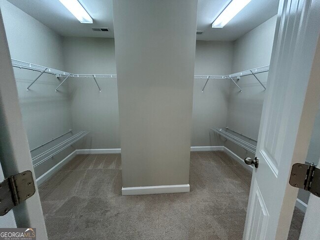 Building Photo - 2940 Furlong Ct