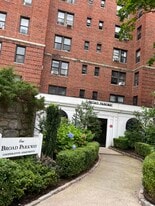 Building Photo - 1 Broad Pky