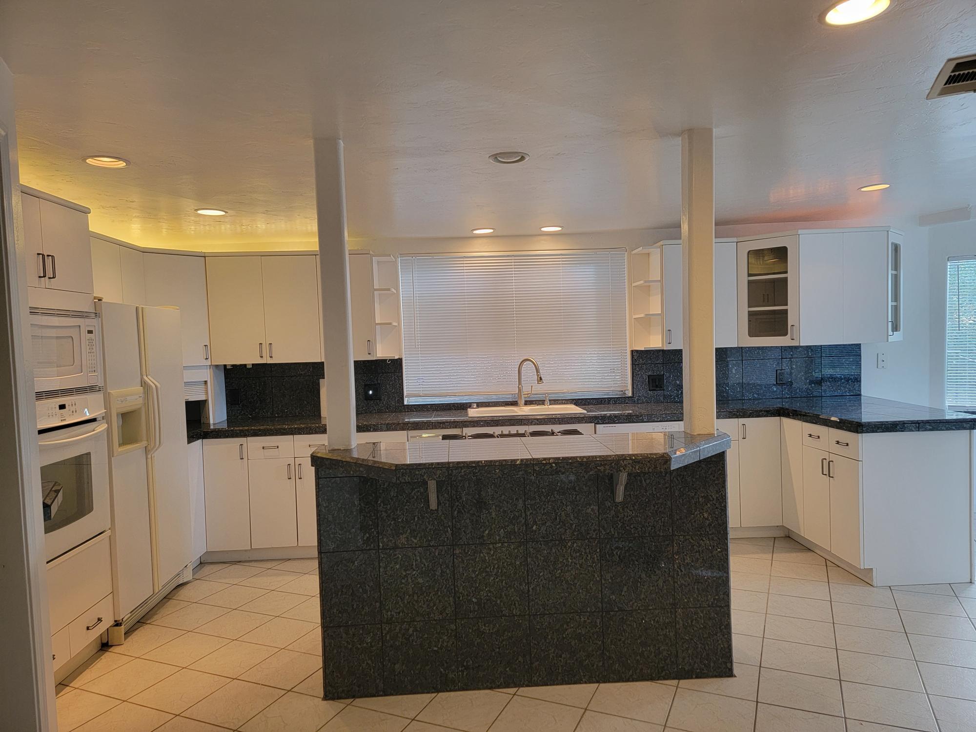 Building Photo - 4300 Canyon Valley Rd
