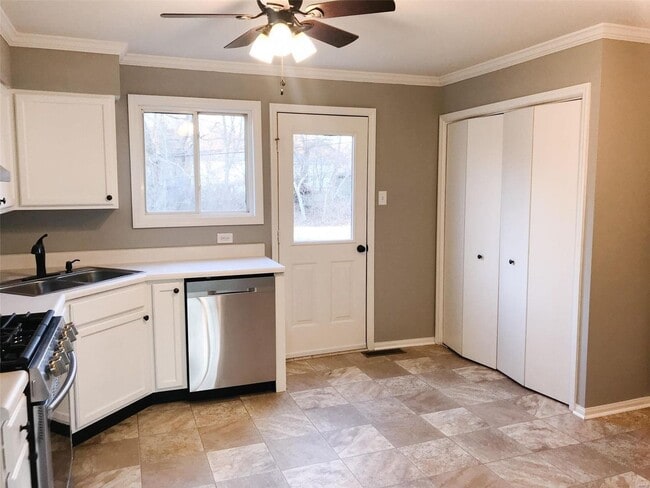 Building Photo - Charming Updated 3 Bed 1 Bath