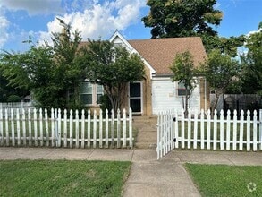 Building Photo - 2701 Stuart Dr