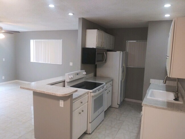 Building Photo - 522 Trace Cir