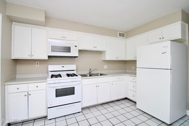 Building Photo - 2241 West Campbell Ave