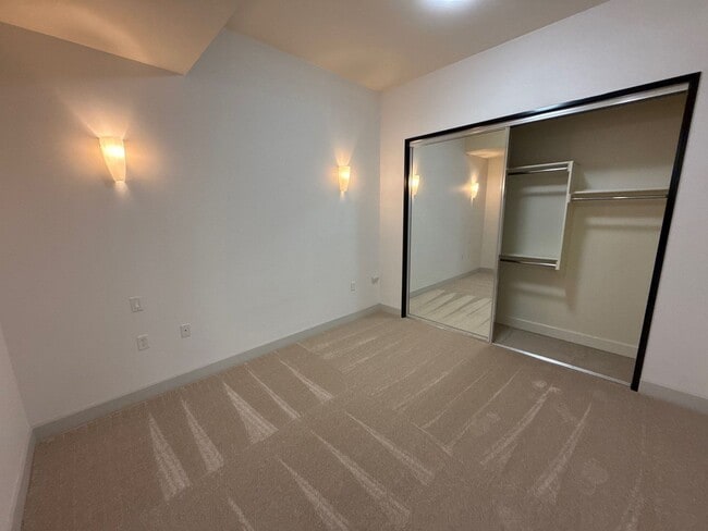 Building Photo - 160 Liberty St NE