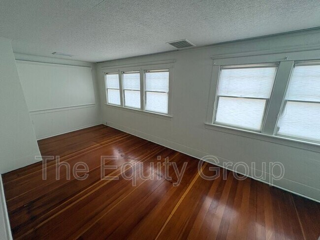 Building Photo - 1410 W Main St