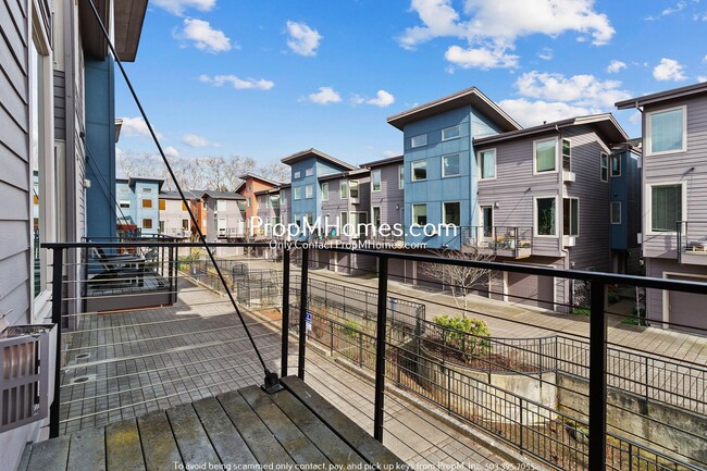 Building Photo - Contemporary Townhome in the heart of St. ...