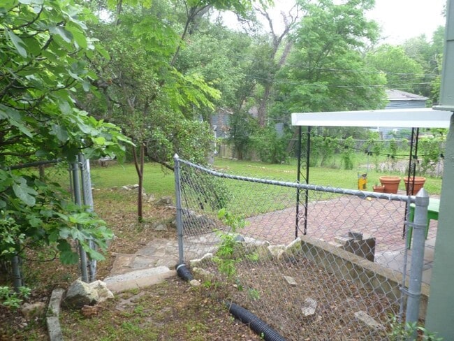 Building Photo - 1507 Travis Heights Blvd