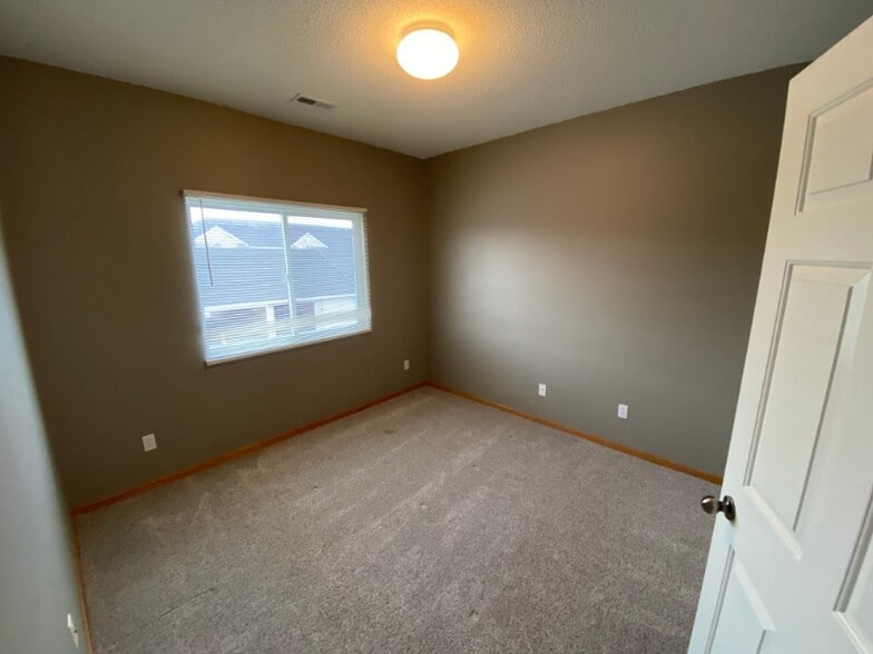 Building Photo - 1380 SE Florence Dr