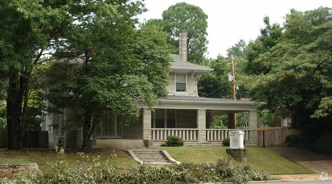 Building Photo - 1582 Poplar Ave