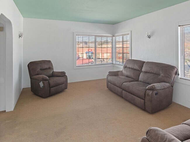 Building Photo - 2466 Seminary Ave