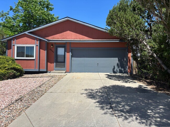 Building Photo - 4 Bedroom Rancher off of Powers Blvd