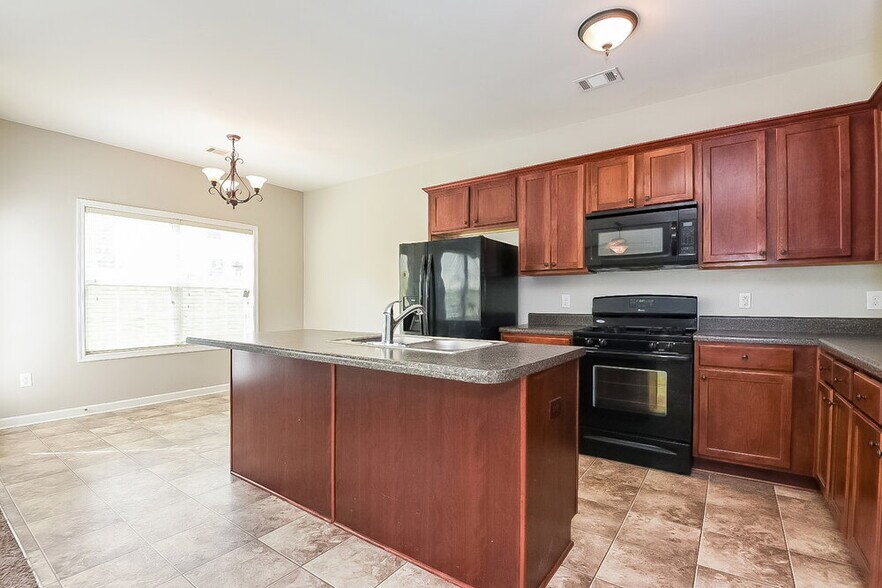 Building Photo - 2482 Folsom St