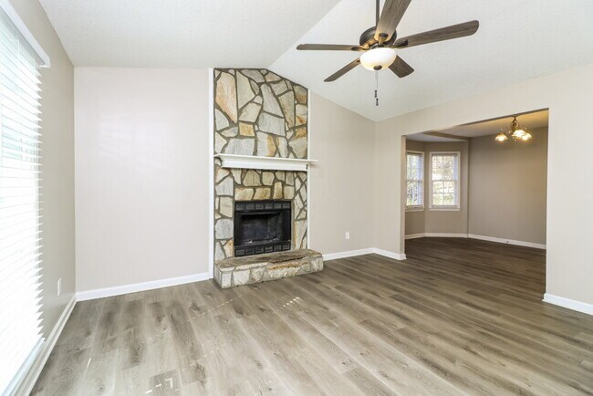 Building Photo - 222 Cove Rd