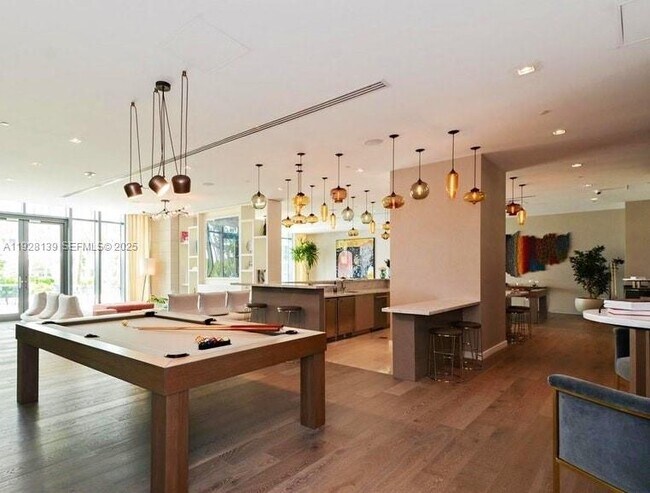 Building Photo - 650 NE 32nd St