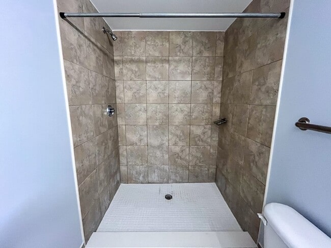 Building Photo - Lofts Oasis #117