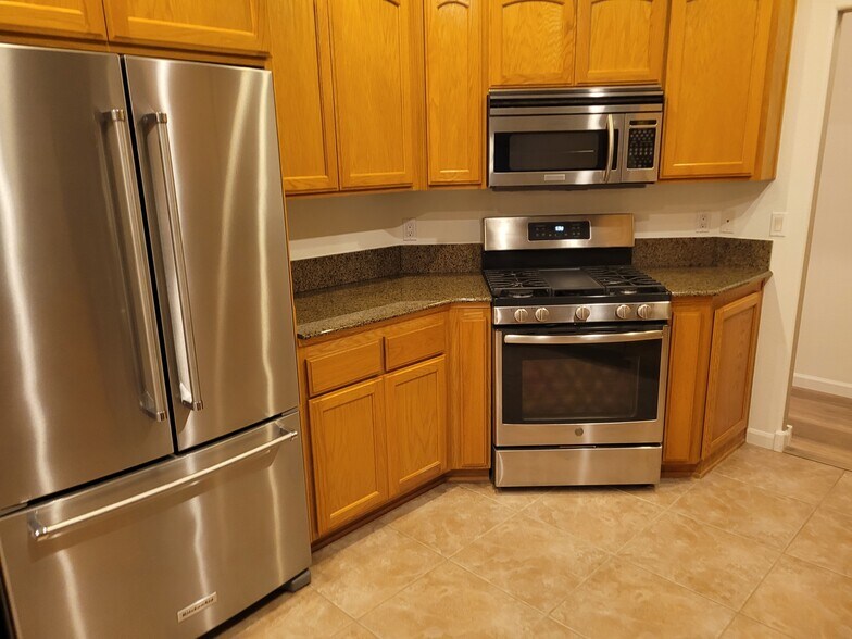 Building Photo - 396 Patricia Ln