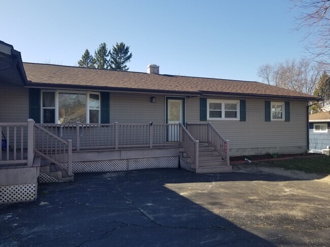 Building Photo - 577 Pinnacle Rd