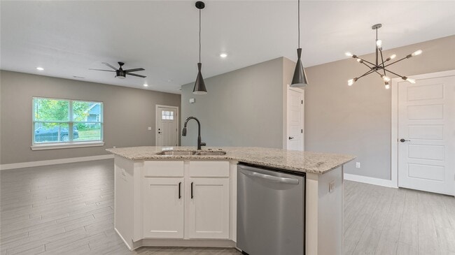 Building Photo - 334 W Kinniburgh Dr