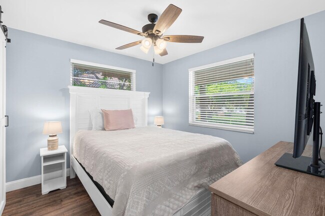 Building Photo - 8800 Royal Palm Blvd