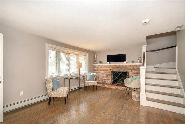 Building Photo - 474 King St