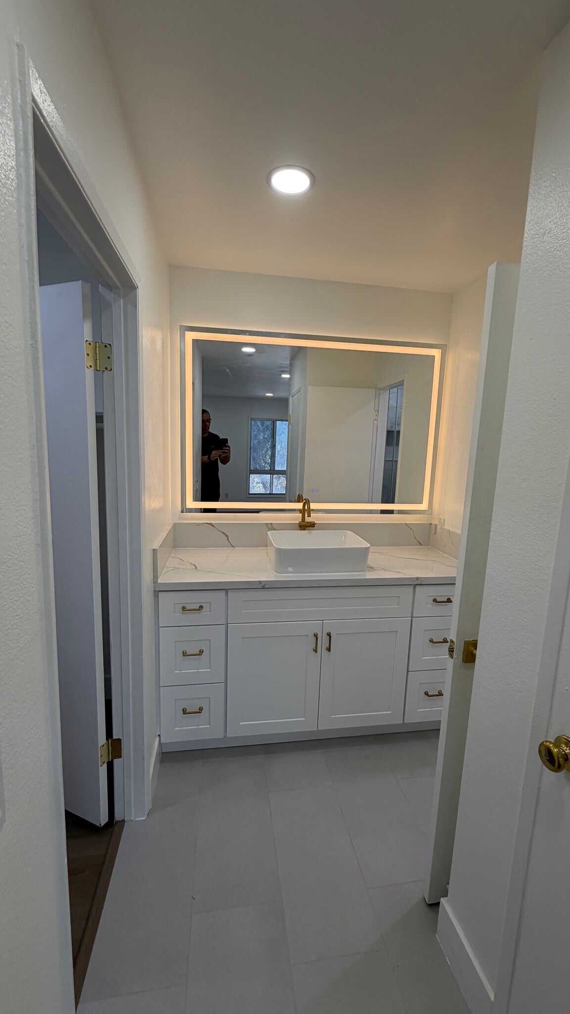 Building Photo - 10331 Lindley Ave