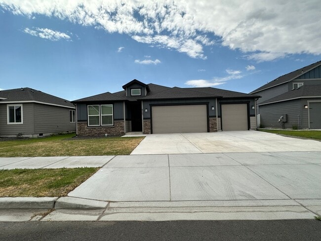 Primary Photo - 3 Bedroom Home for Rent