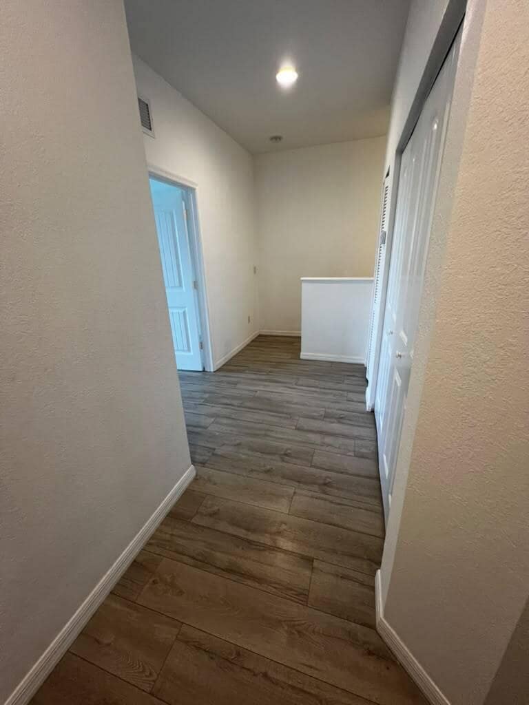 Building Photo - 1129 Vermilion Dr