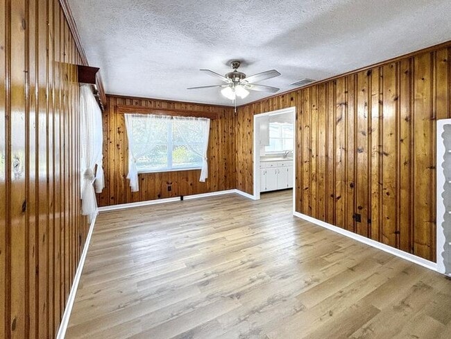 Building Photo - 1009 N Forbes Rd