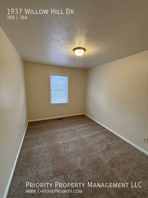 Building Photo - 1937 Willow Hill Dr