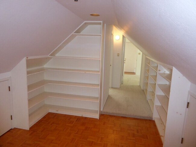 Building Photo - SPACIOUS AND SECLUDED THREE BED / TWO BATH...