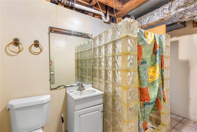 Building Photo - 2205 Plantation Dr