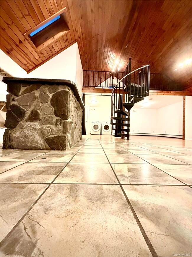 Building Photo - 13 Spring St