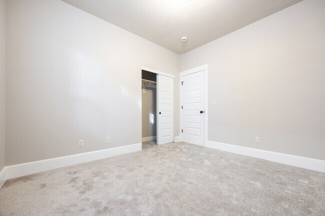 Building Photo - 216 NE Tillamook St