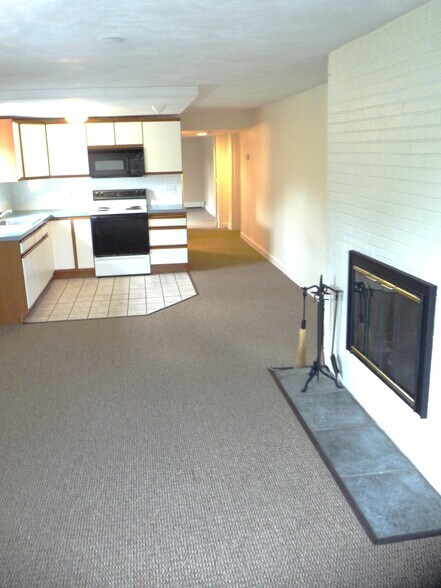 Building Photo - 44 Lawrence Ln