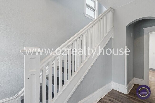 Building Photo - 3936 Woodhaven Dr