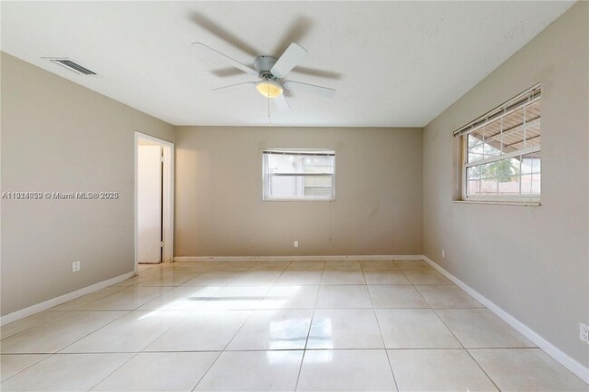 Building Photo - 841 SW 63rd Ave