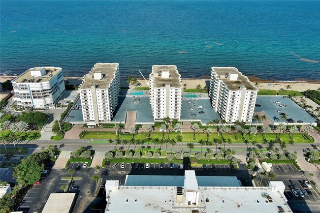Building Photo - 3221 S Ocean Blvd