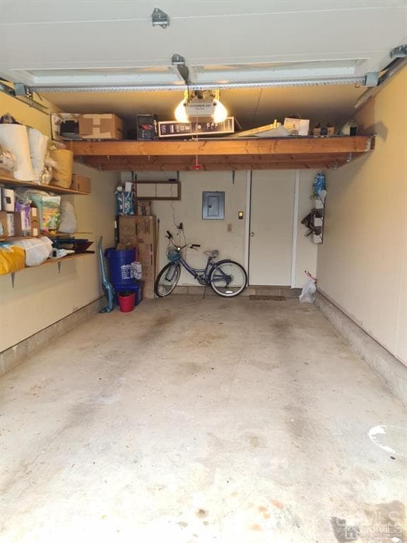 Building Photo - 36 Upperbrook Ct