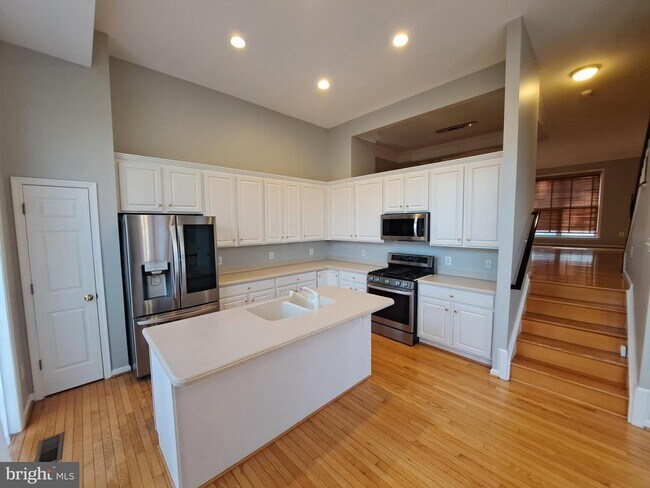 Building Photo - 7738 Heritage Woods Way