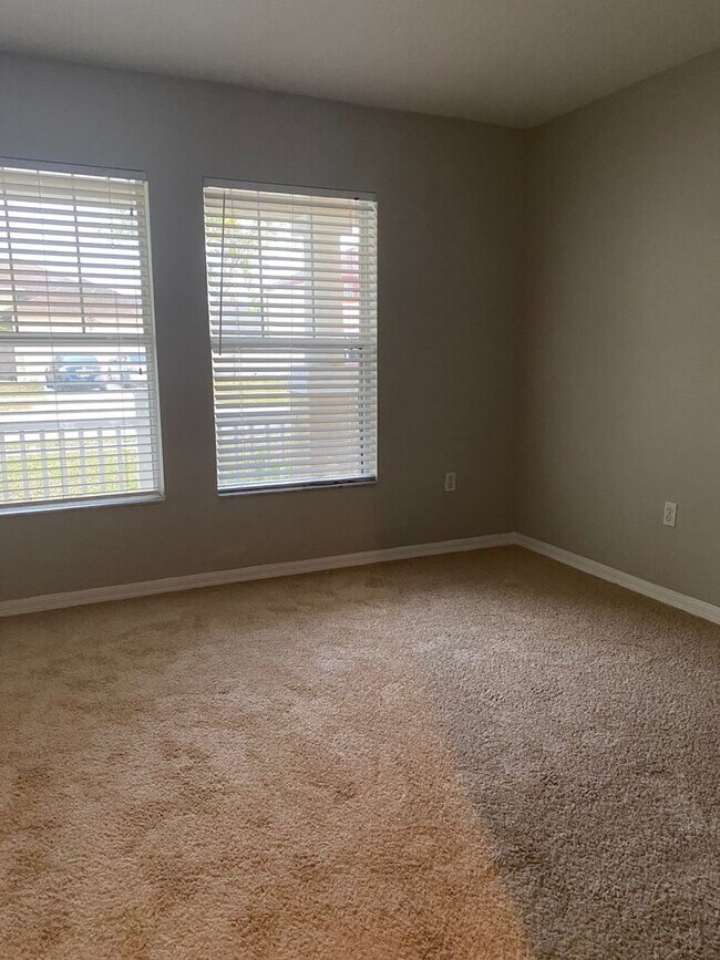 Building Photo - Quaint 3/2 Home with a Beautiful Covered F...