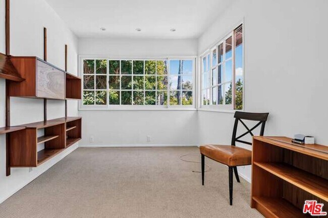 Building Photo - 510 Toyopa Dr