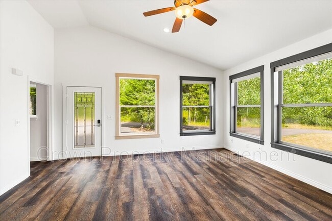 Building Photo - 2530 E Edgewood Dr