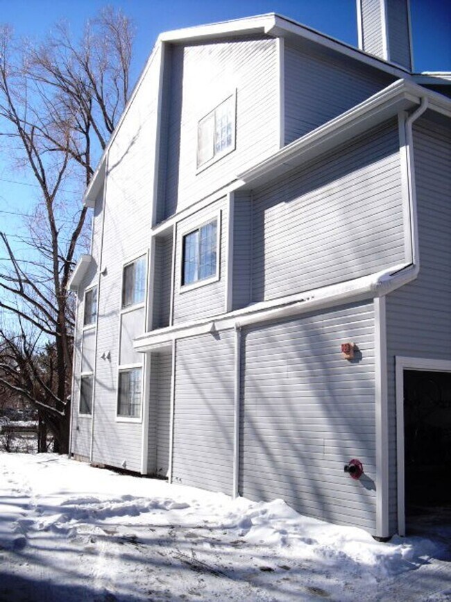 Building Photo - 2-Bedroom Condo in Northeast Boulder's Kin...
