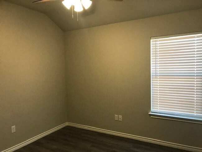 Building Photo - 6047 Jennings Dr