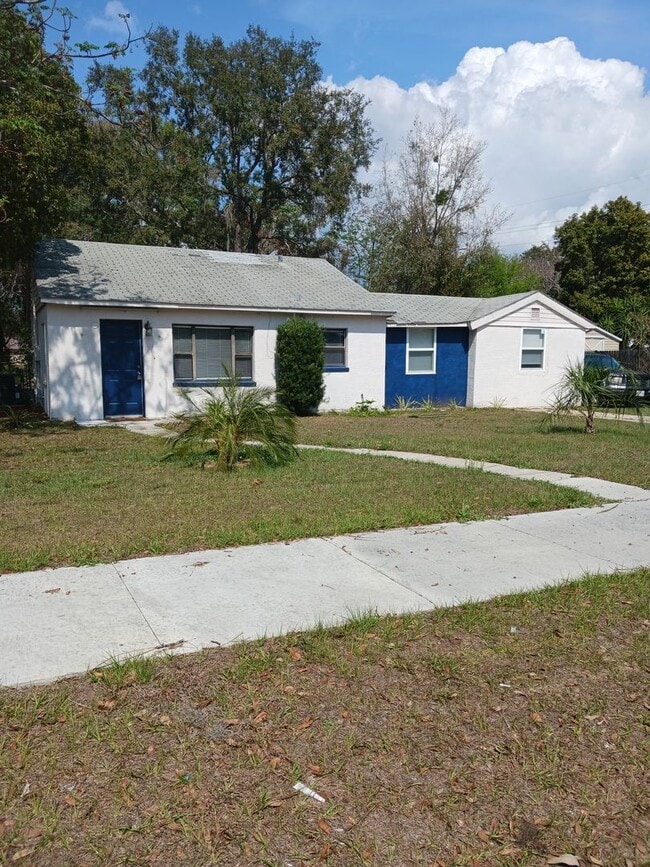 Primary Photo - Charming 3 Bedroom, 2 Bathroom Home for Re...