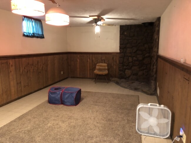 Building Photo - Top notch property!