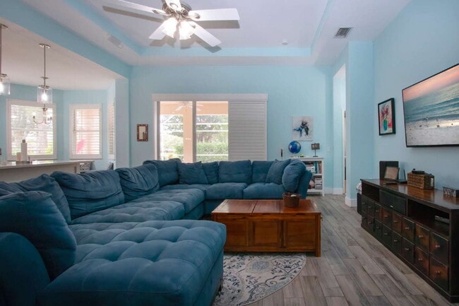 Building Photo - Luxurious 4-Bed Oasis with Outdoor Kitchen...