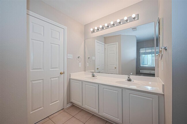 Building Photo - 16839 Carrollton Creek Ln