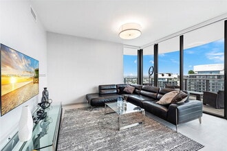 Building Photo - 1000 Brickell Plaza