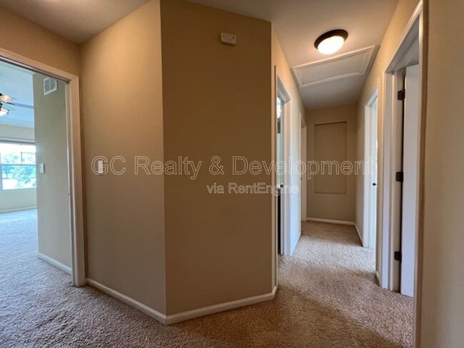 Building Photo - 498 Grosvenor Ln